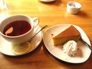 山形市『Cafe　Crew』　カボチャのケーキと紅茶