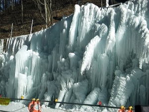 白糸ハイランドウェイにある氷柱