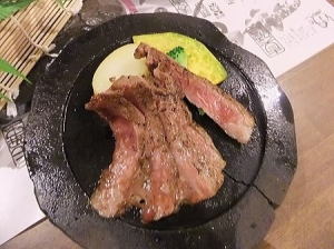 台物：白老牛ステーキを塩など3種類で食べてみて