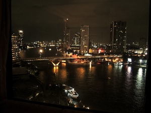 タイ・バンコク内の『シャングリ・ラ　ホテル』からの夜景