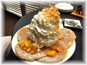 パイナップルホイップクリームとマカデミアナッツ　　1050円